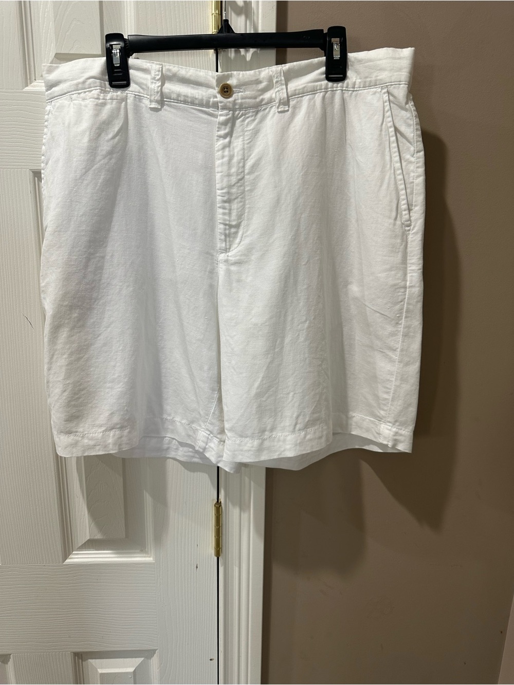 Roundtree & Yorke White Flat Front Men’s Shorts-Size 36